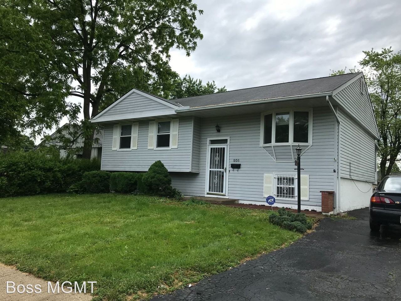 956 S Roys Ave - Photo 2 of 26