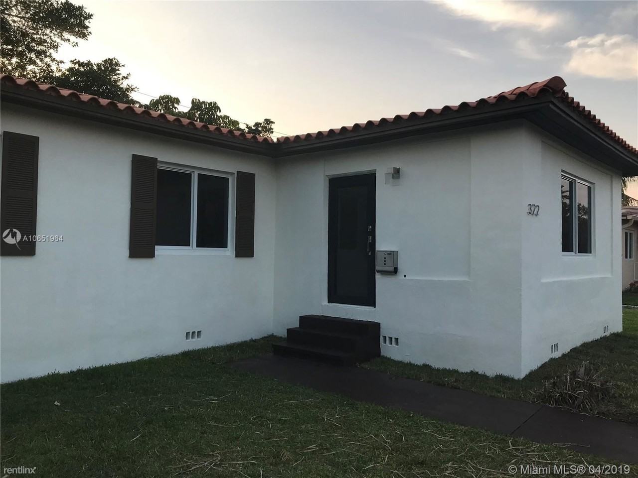 322 Ponce de Leon Blvd - Photo 2 of 9