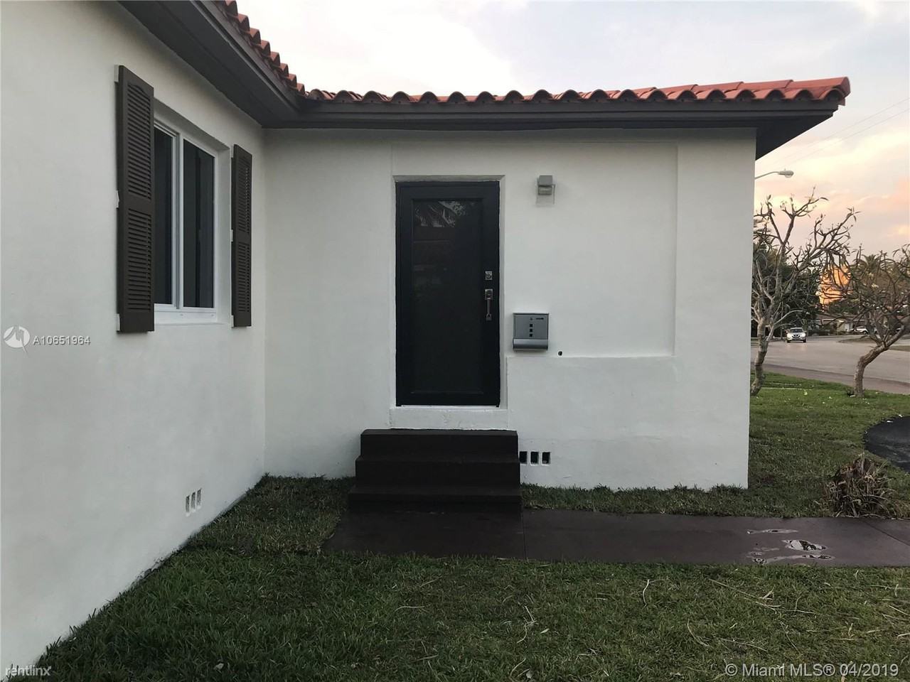 322 Ponce de Leon Blvd - Photo 3 of 9