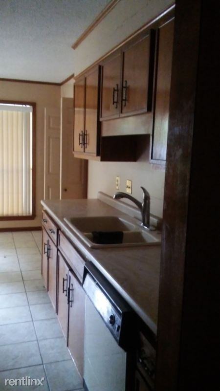 103 Carlyle Court - Photo 2 of 10