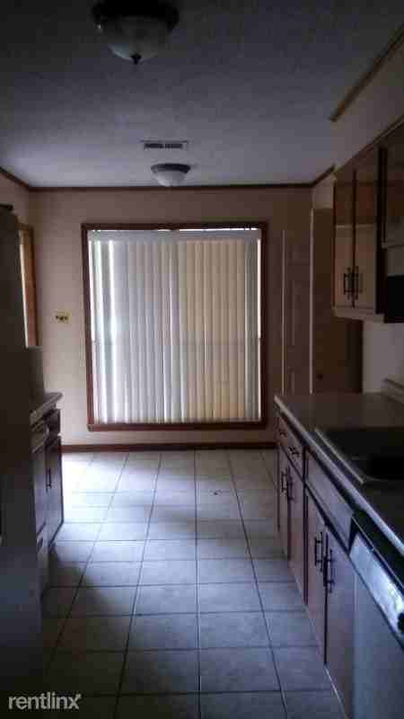 103 Carlyle Court - Photo 3 of 10