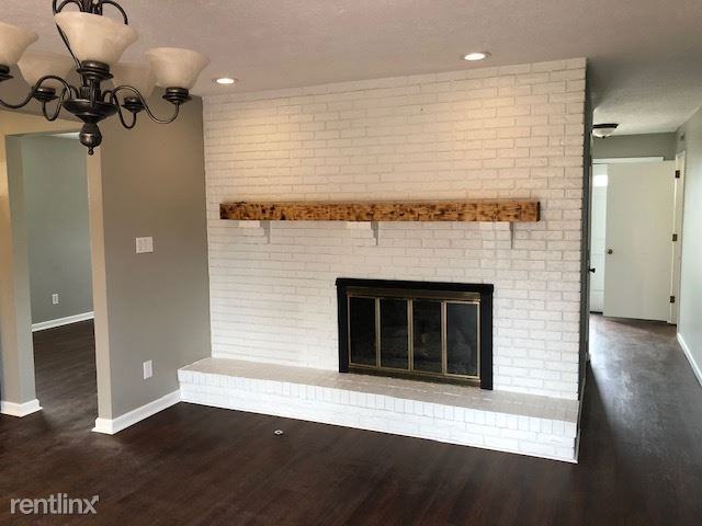 590 Uxbridge Ave - Photo 2 of 6