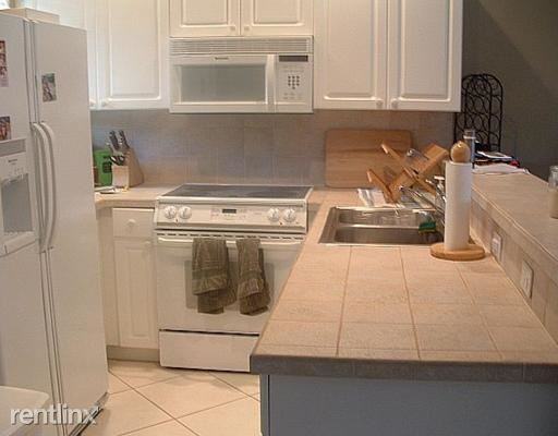 835 NE 19th Ave - Photo 2 of 10