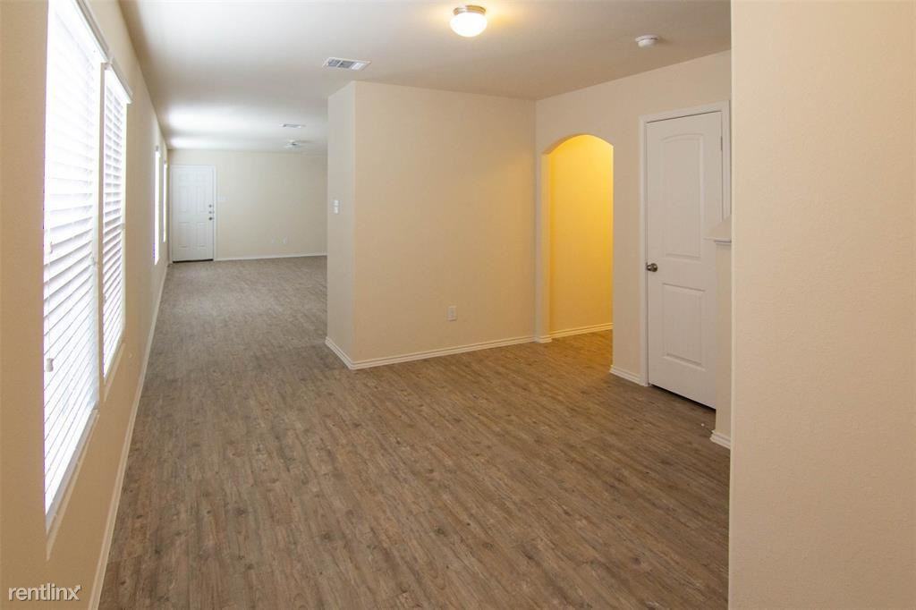 377 N Meadows Dr - Photo 3 of 17