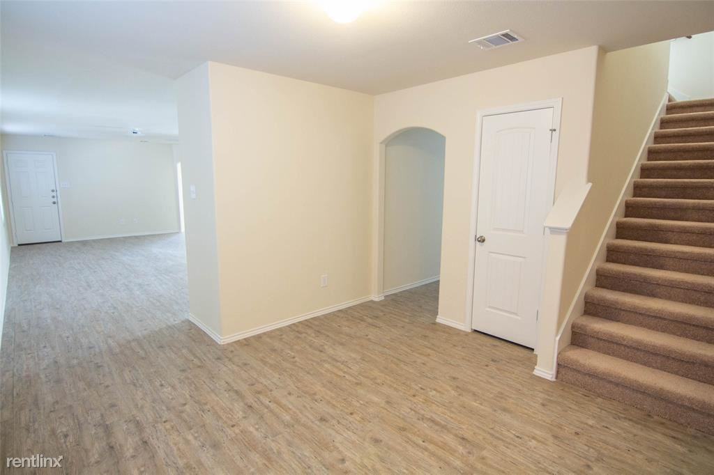 393 N Meadows Dr - Photo 3 of 15