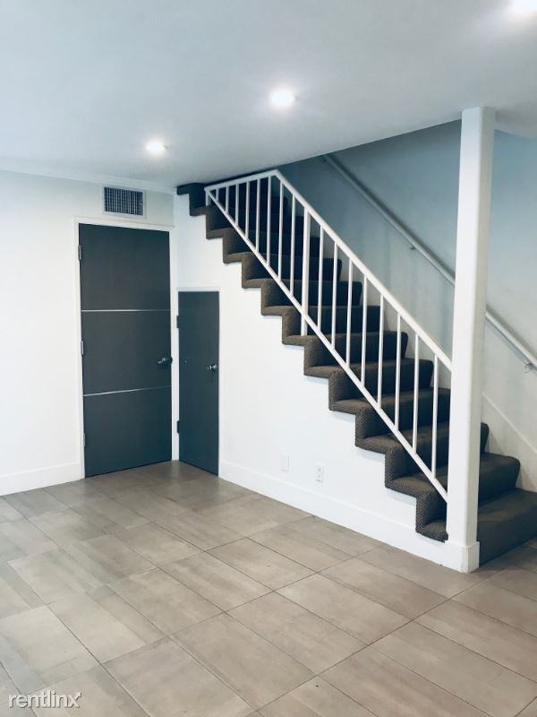 13012 Riverside Dr. 12 - Photo 2 of 16