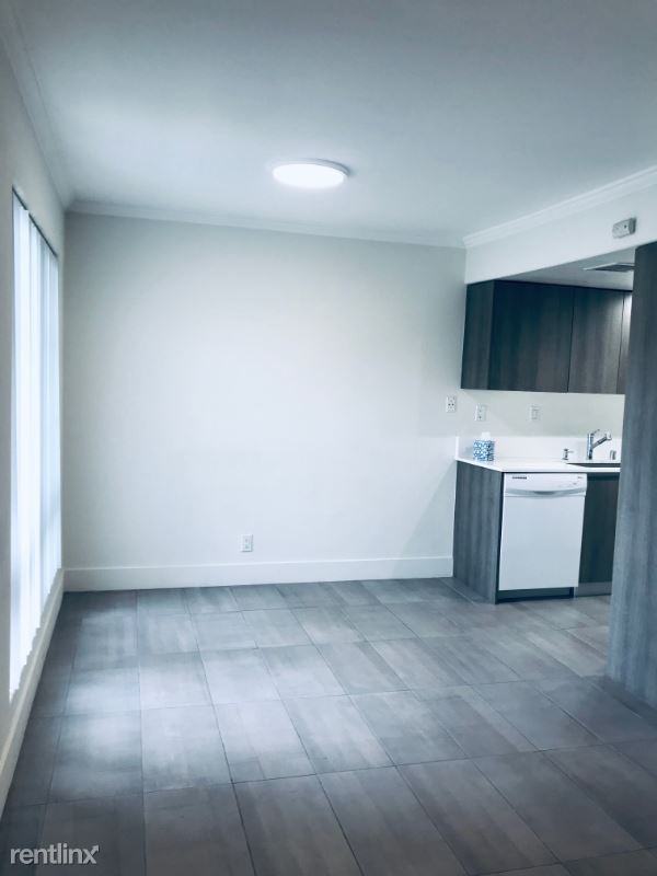 13012 Riverside Dr. 12 - Photo 3 of 16