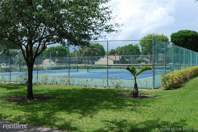 BRIARWINDS CONDO PH 1 - Photo 2 of 9