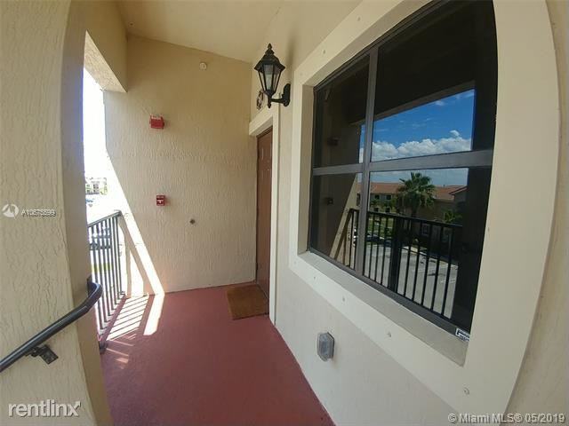 THE COURTS AT BAYSHORE II - Photo 3 of 16