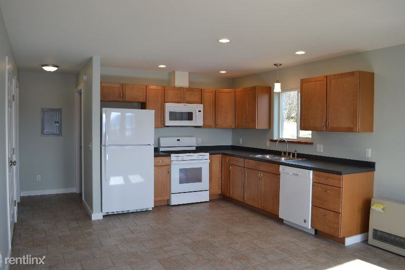 2128 East End Rd. C - Photo 2 of 10