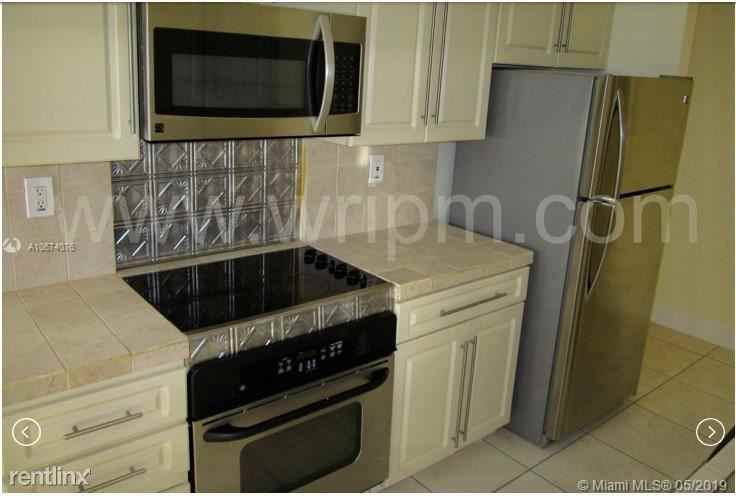 6061Collins Ave - Photo 3 of 12