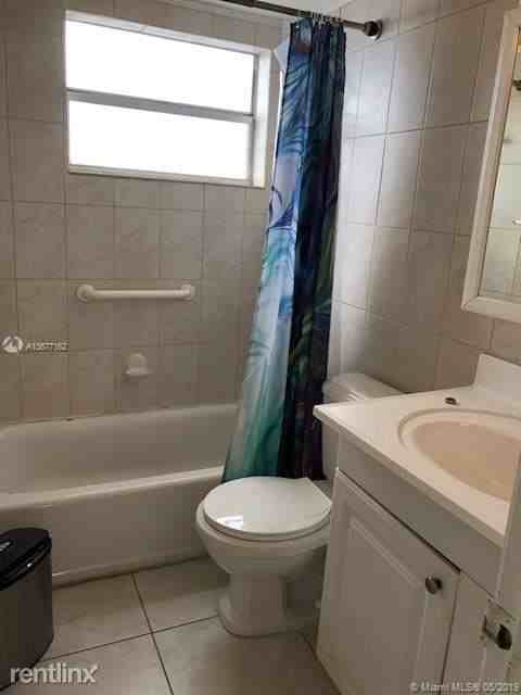 1605Meridian Ave - Photo 3 of 11