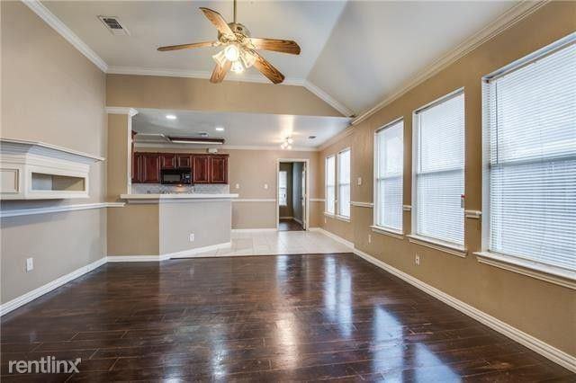 801 Main St - Photo 2 of 9