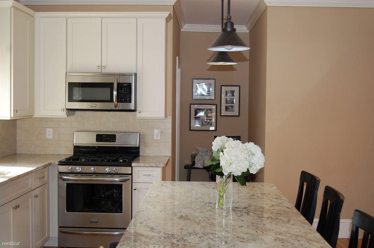 1281 Walnut St - Photo 2 of 5