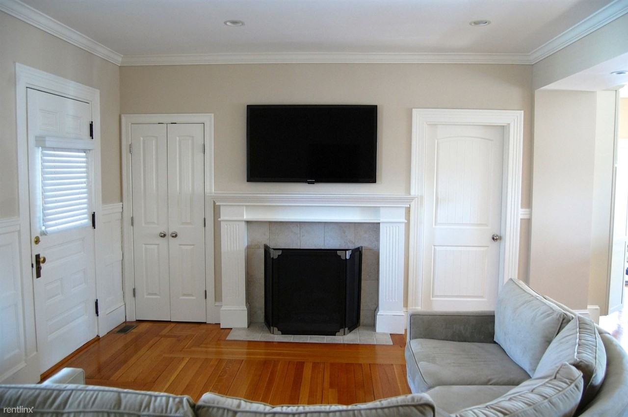 1281 Walnut St - Photo 3 of 5