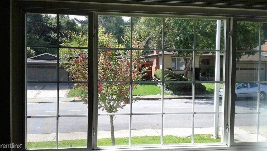2410 Whitman Way - Photo 2 of 9
