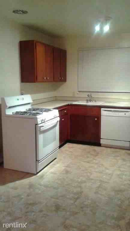 2410 Whitman Way - Photo 3 of 9