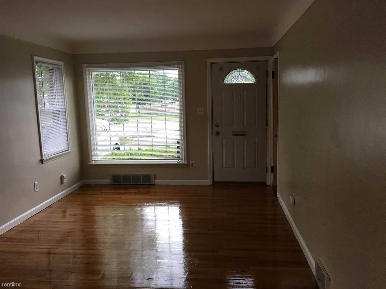 19478 Beech Daly - Photo 2 of 10