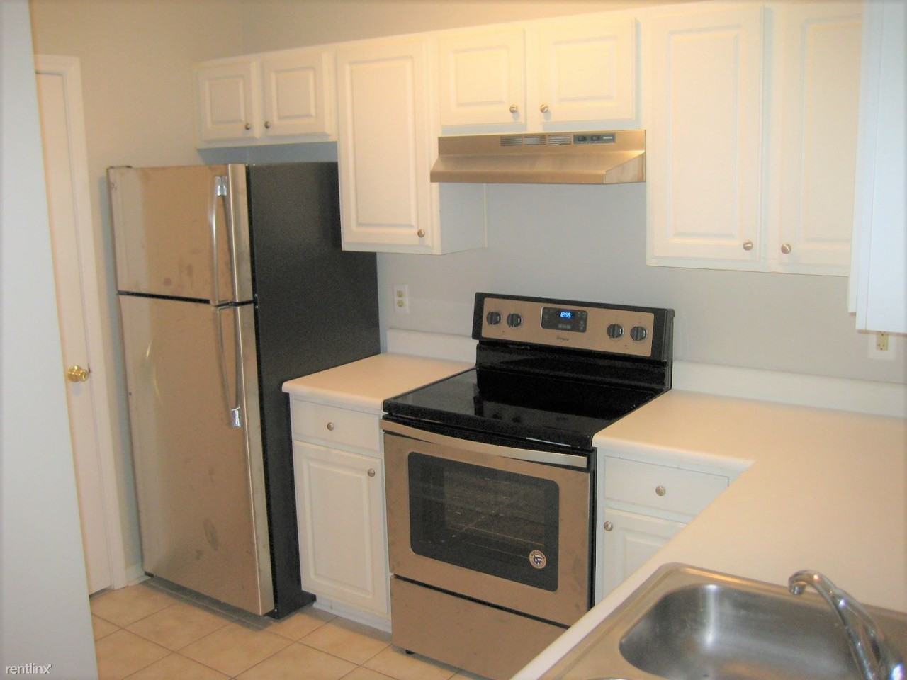 1600 Long Grove Dr - Photo 3 of 10