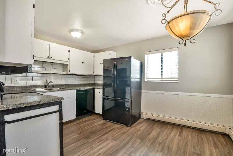 649 Swenson Ave 4 - Photo 3 of 15