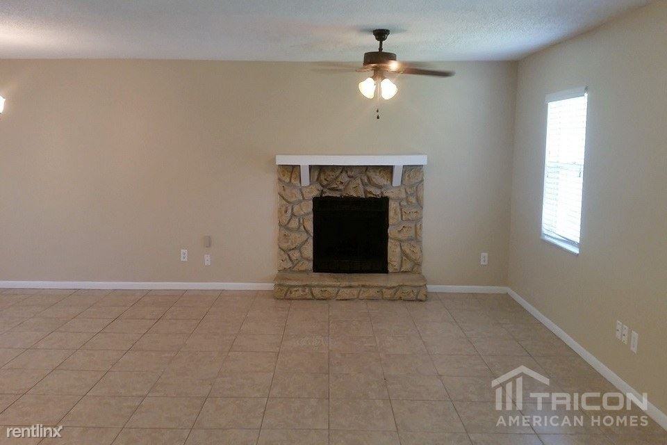 1558 Jaguar Circle - Photo 2 of 8