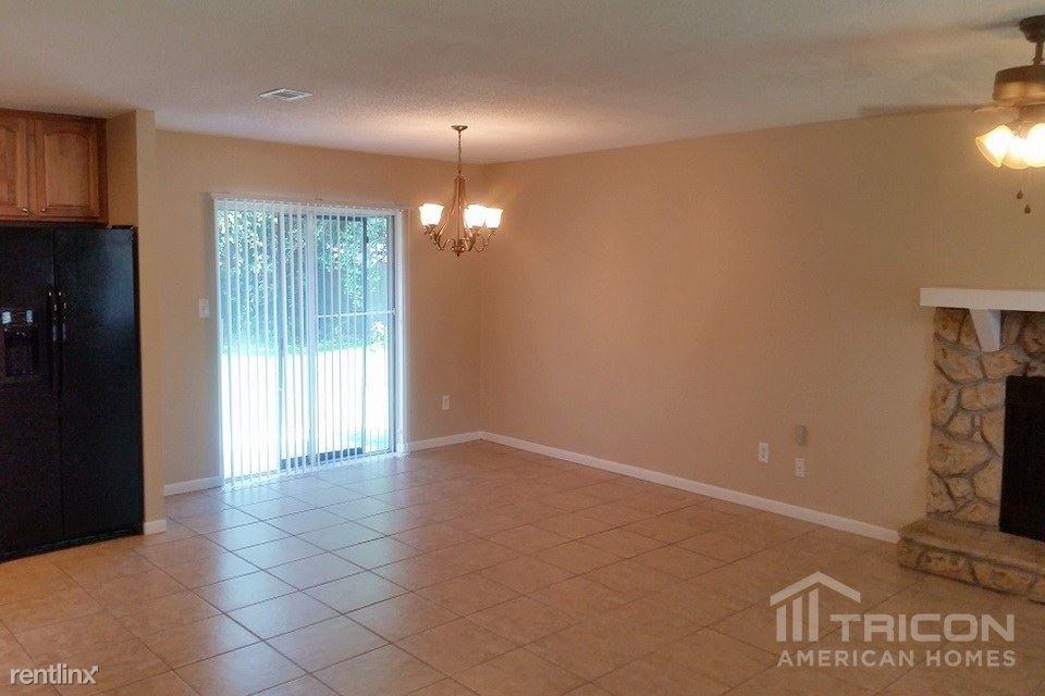 1558 Jaguar Circle - Photo 3 of 8