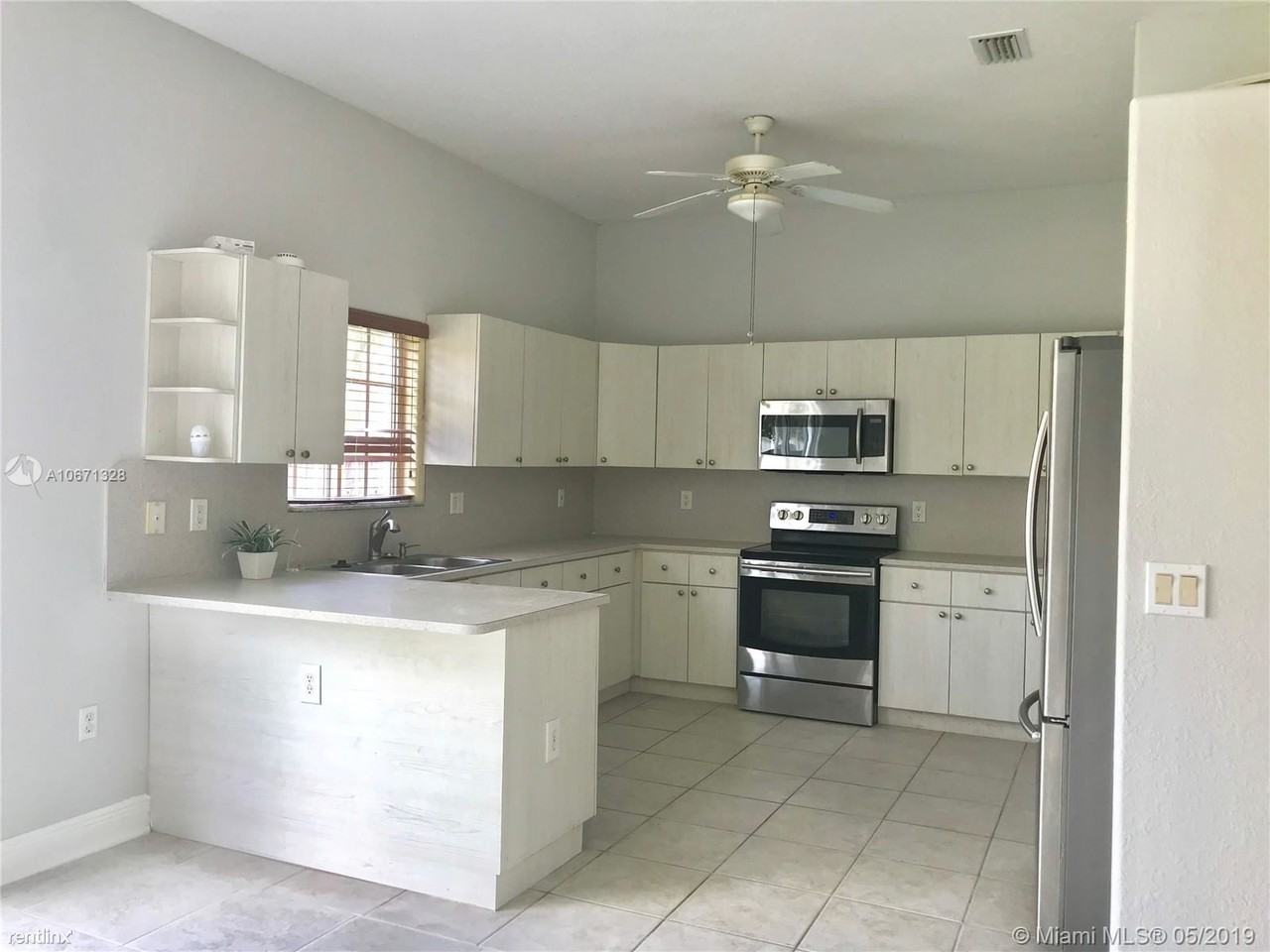 14942 NW 89th Ct - Photo 3 of 9