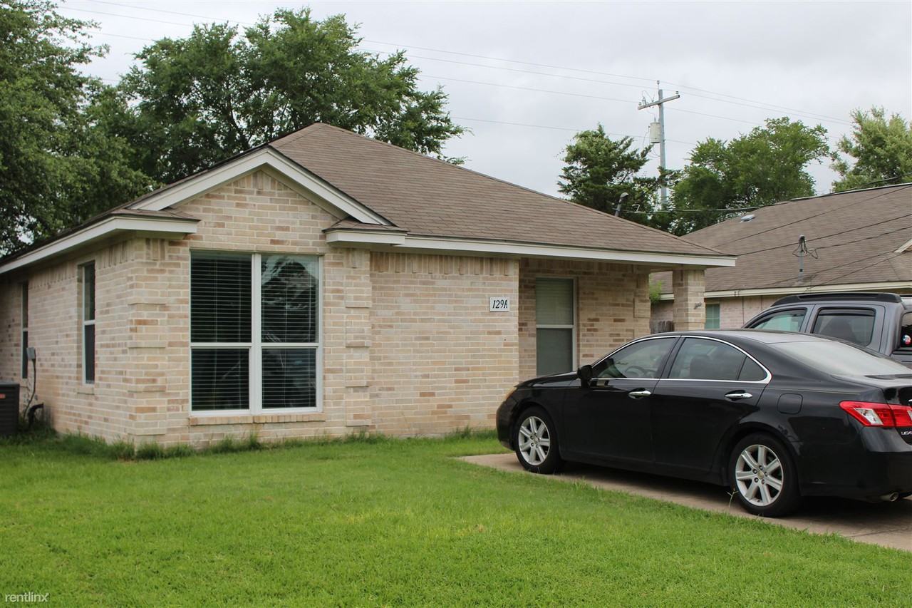 129 Richards St Apartments in Wolf Pen Creek District, College Station