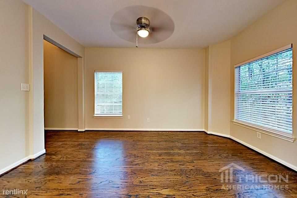 10935 - Photo 3 of 5