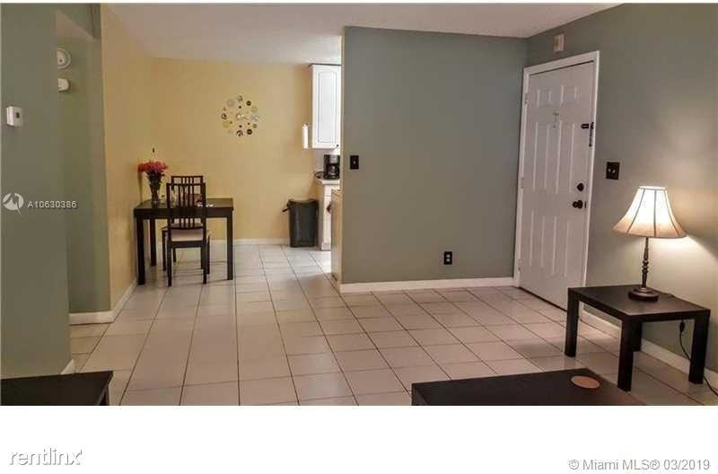 900 NE 26th St - Photo 2 of 8