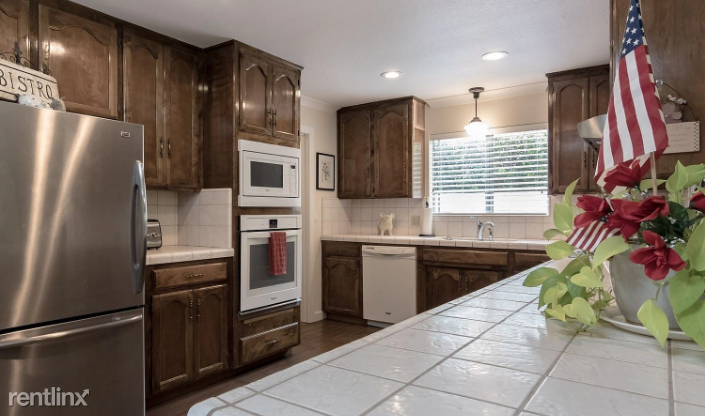 2905 Middleboro Pl - Photo 3 of 4