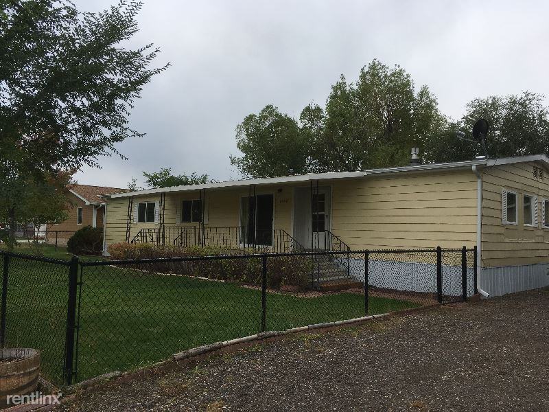 4444 Prairie Dr - Photo 2 of 21