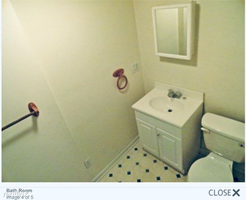 113 Oak St - Photo 3 of 4