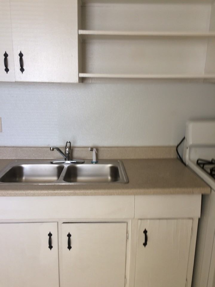 1132 E 15th St - Photo 2 of 5