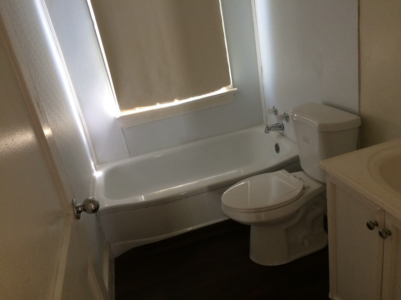 1132 E 15th St - Photo 3 of 5