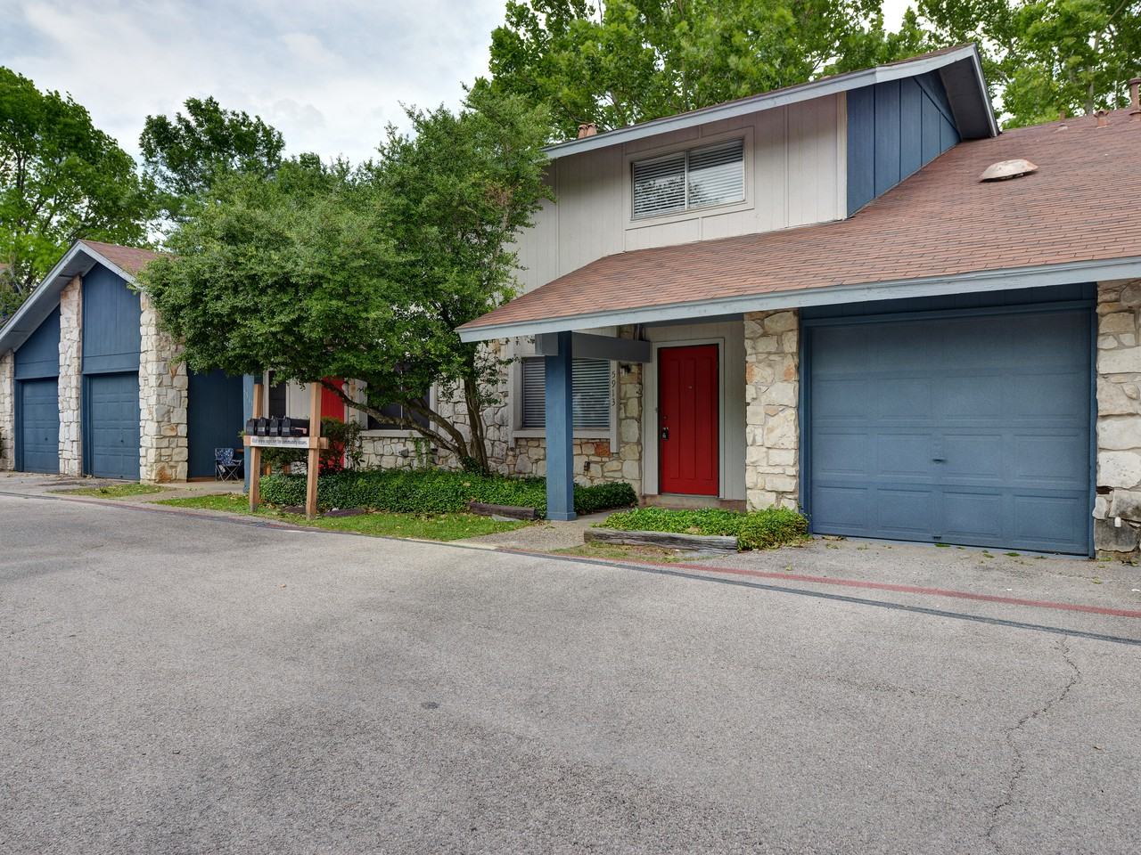 5913 Little Creek Trail - Photo 2 of 25