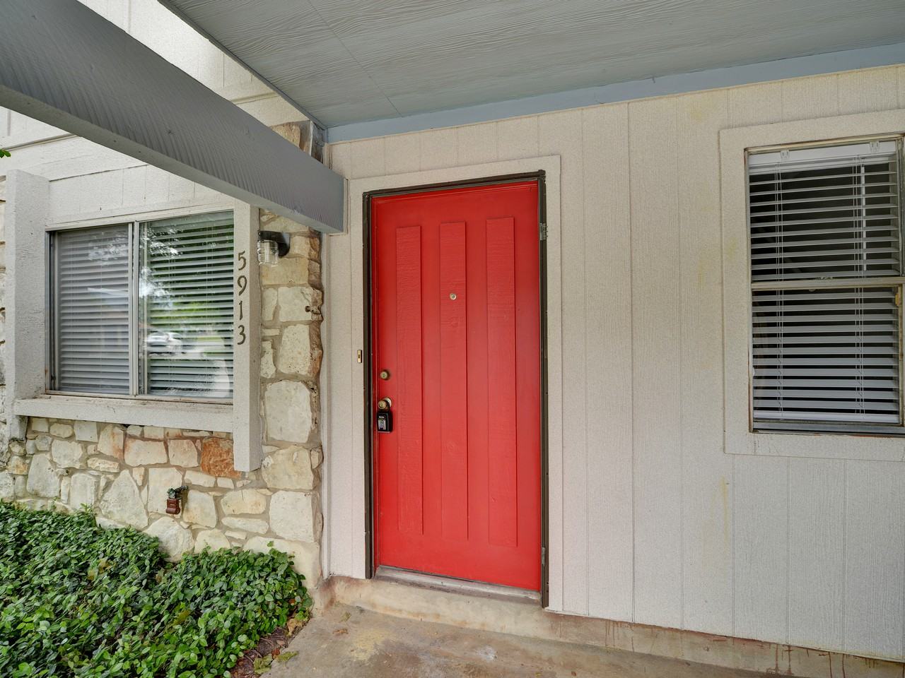 5913 Little Creek Trail - Photo 3 of 25