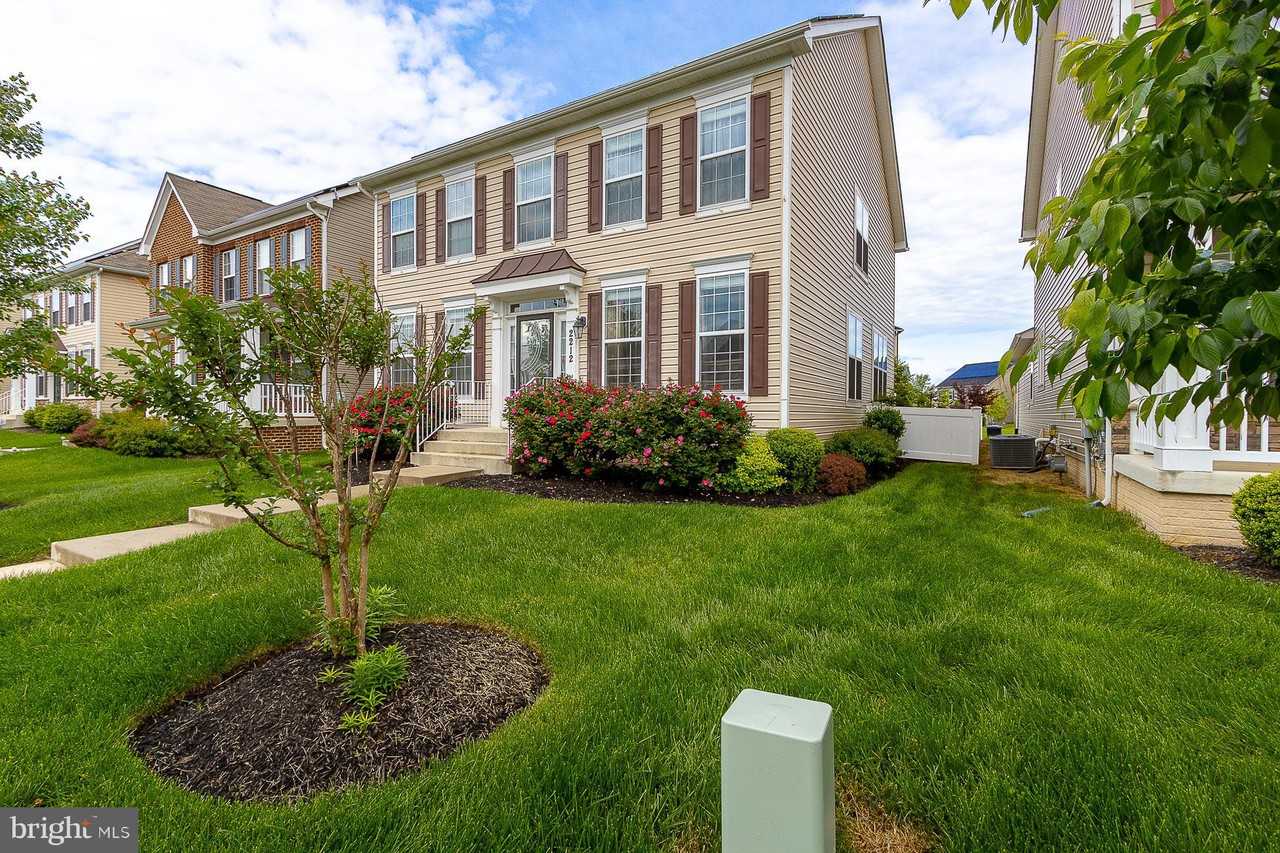 2212 St Josephs Dr - Photo 2 of 50