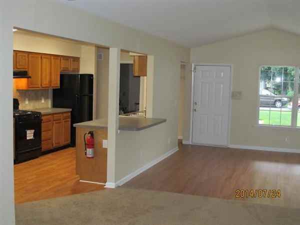 626 Spruce St - Photo 3 of 8