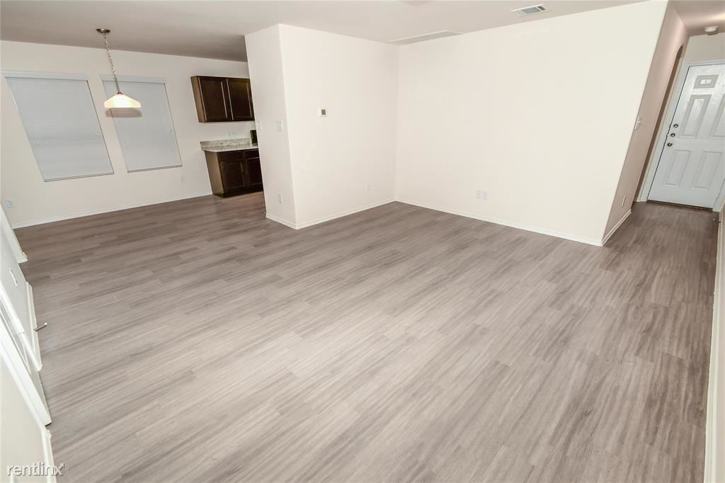 13911 Westfield Dr - Photo 3 of 10