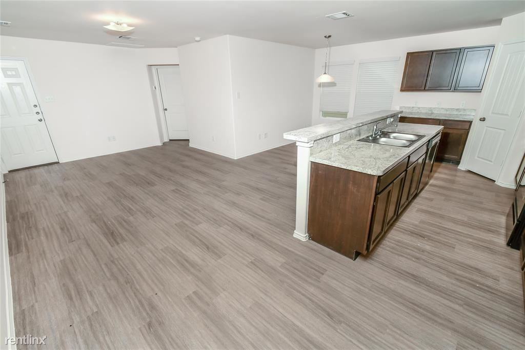 13959 Westfield Dr - Photo 2 of 11