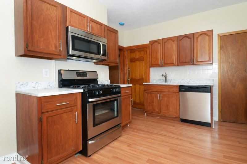 155A Pearl St - Photo 2 of 10