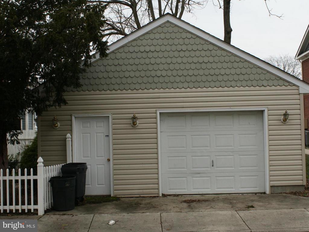 700 High St - Photo 3 of 4