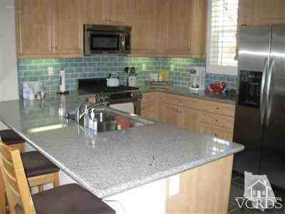 552 Southampton Pl - Photo 3 of 7