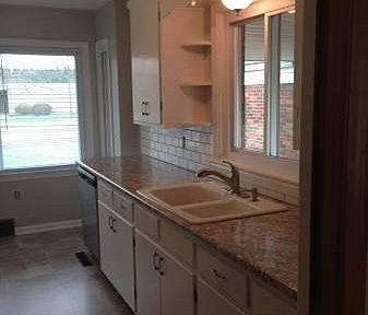 215 E 21st St - Photo 3 of 24