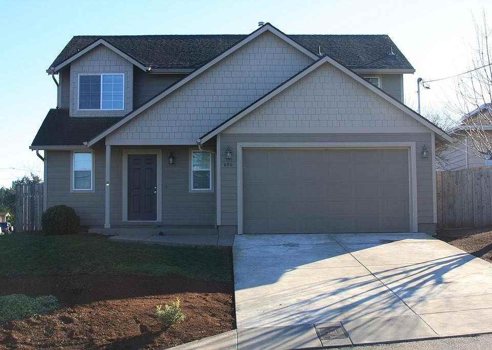 690 Ewald Ave SE - Photo 2 of 7