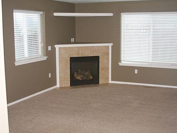 690 Ewald Ave SE - Photo 3 of 7