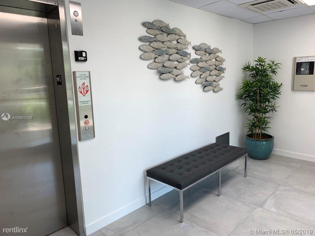 8425 Crespi  TH4 - Photo 3 of 12