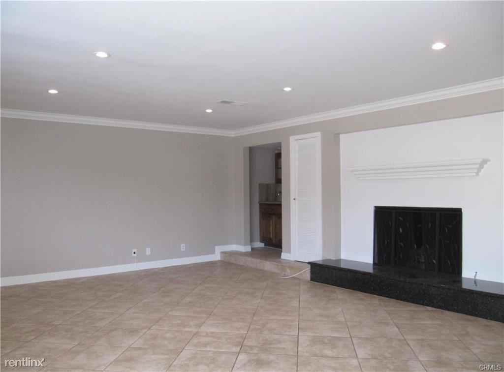 500 Larkspur Ave - Photo 3 of 10