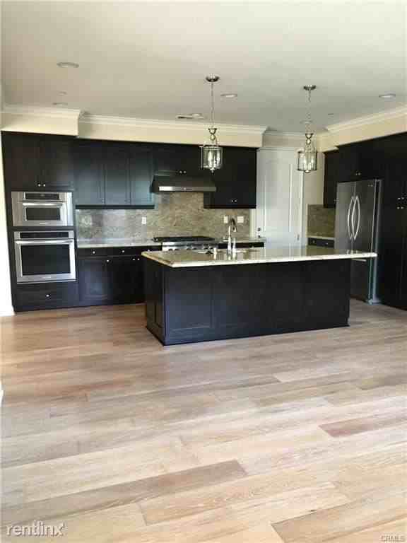 102 Shadowbrook - Photo 2 of 10